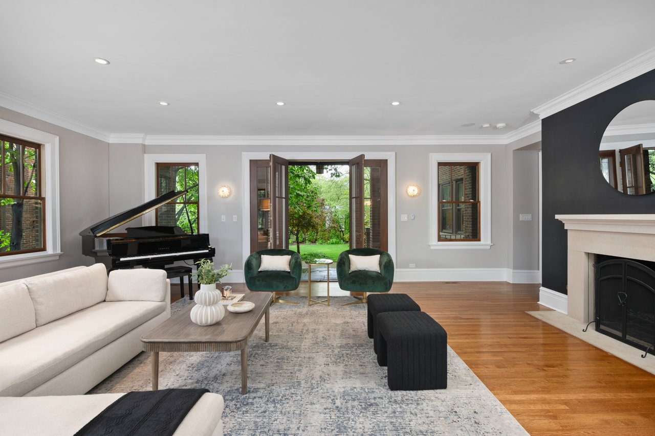 212 Sheridan Rd