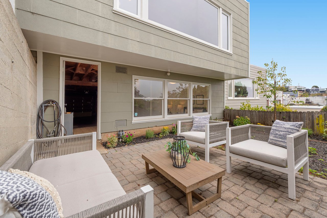 313 Los Palmos Dr