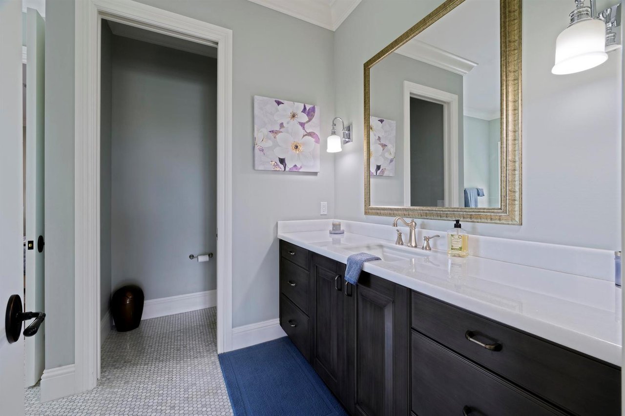 1950 Portage Landing N