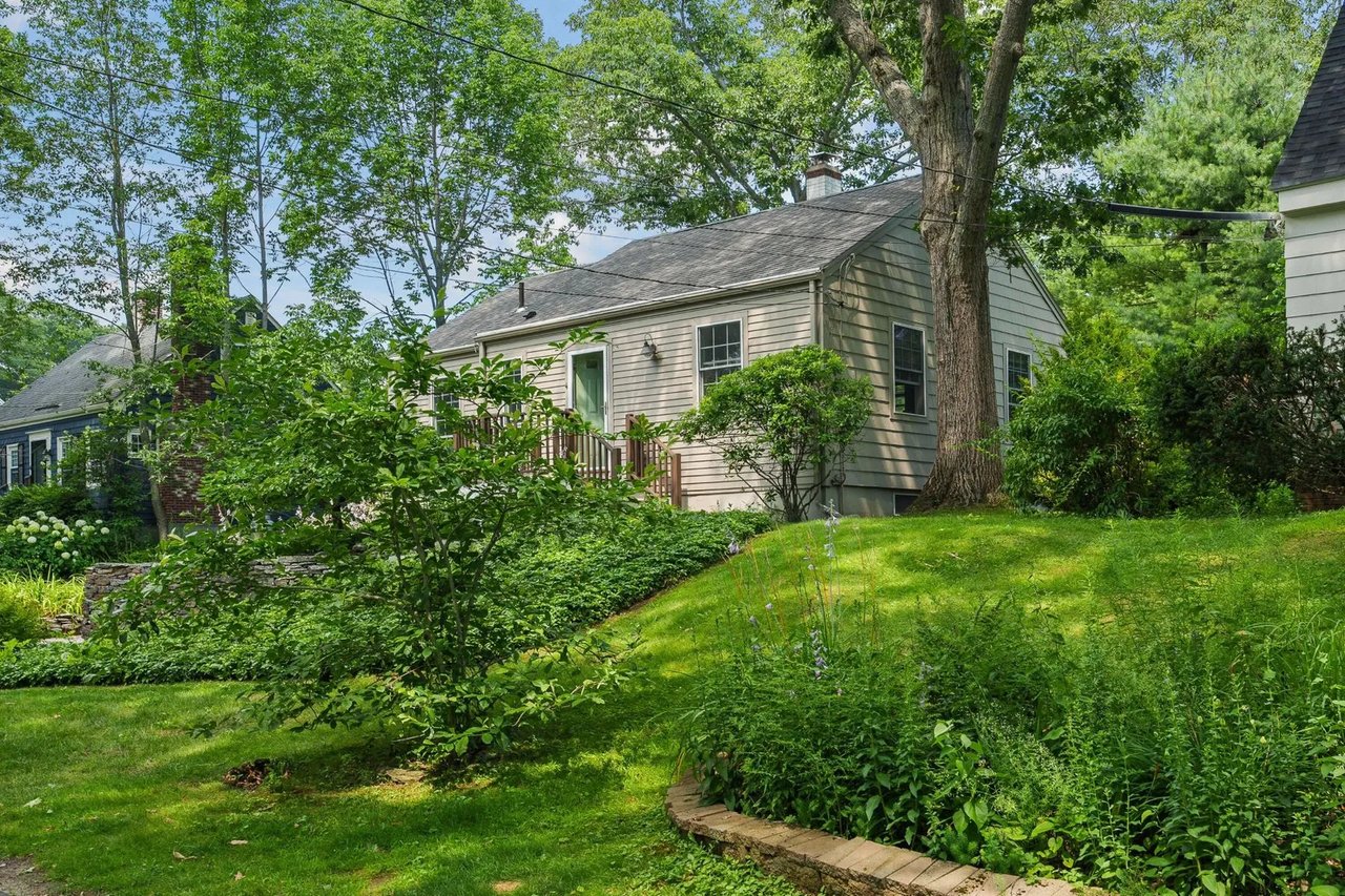 New Listing: 4 Hermit Thrush Road, Cape Elizabeth, ME 04107 – $745,000