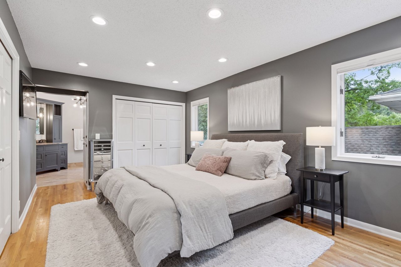 *PENDING* 4516 Vandervork Ave, Edina