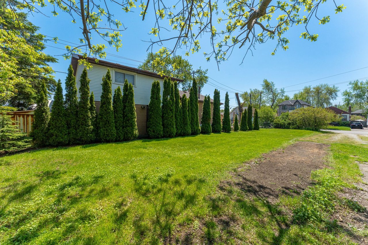 1067 Alexandra Ave