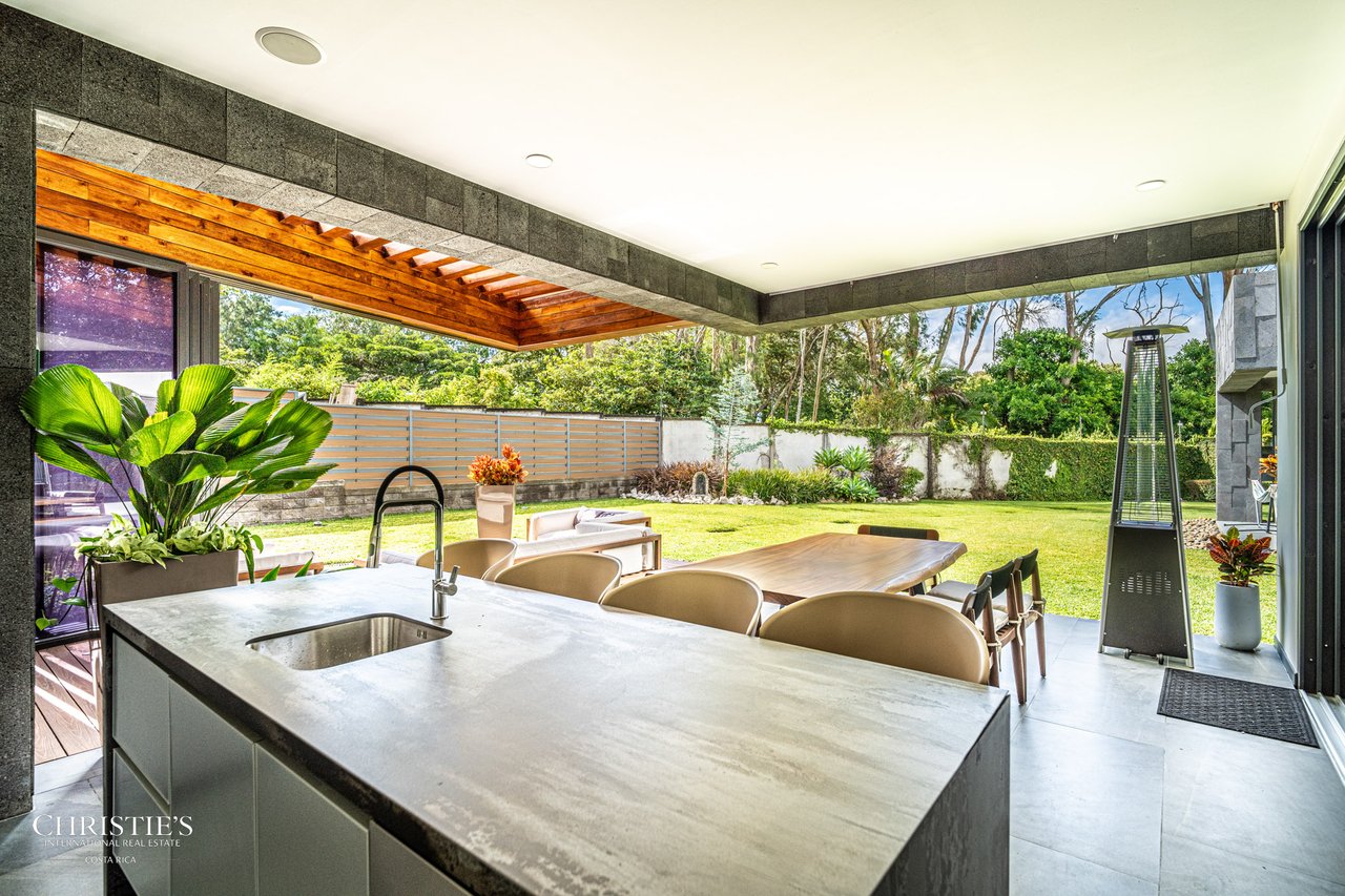 Modern Elegance with Panoramic Views – Exclusive Las Gemas Residence