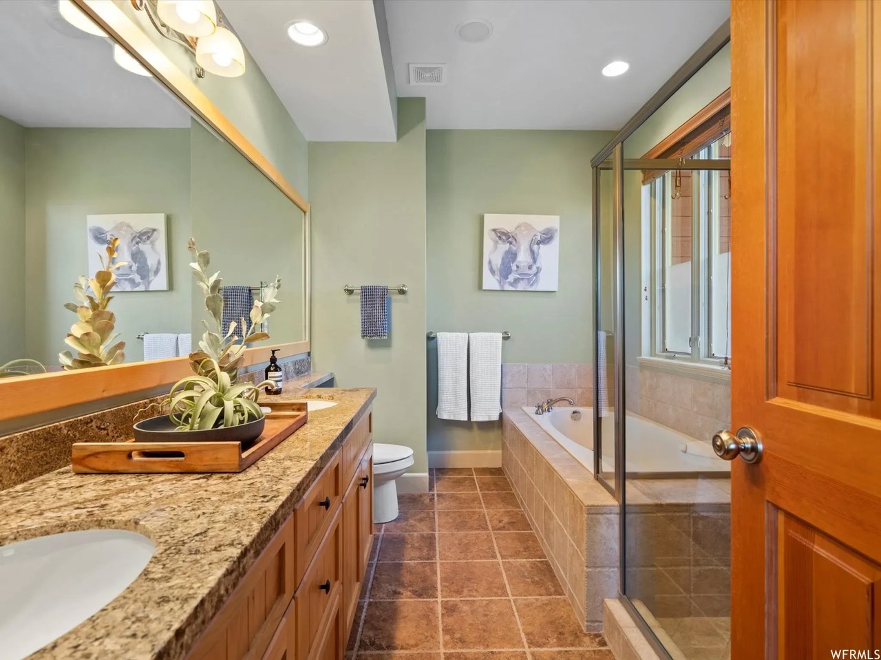 5823 E Elkhorn Dr