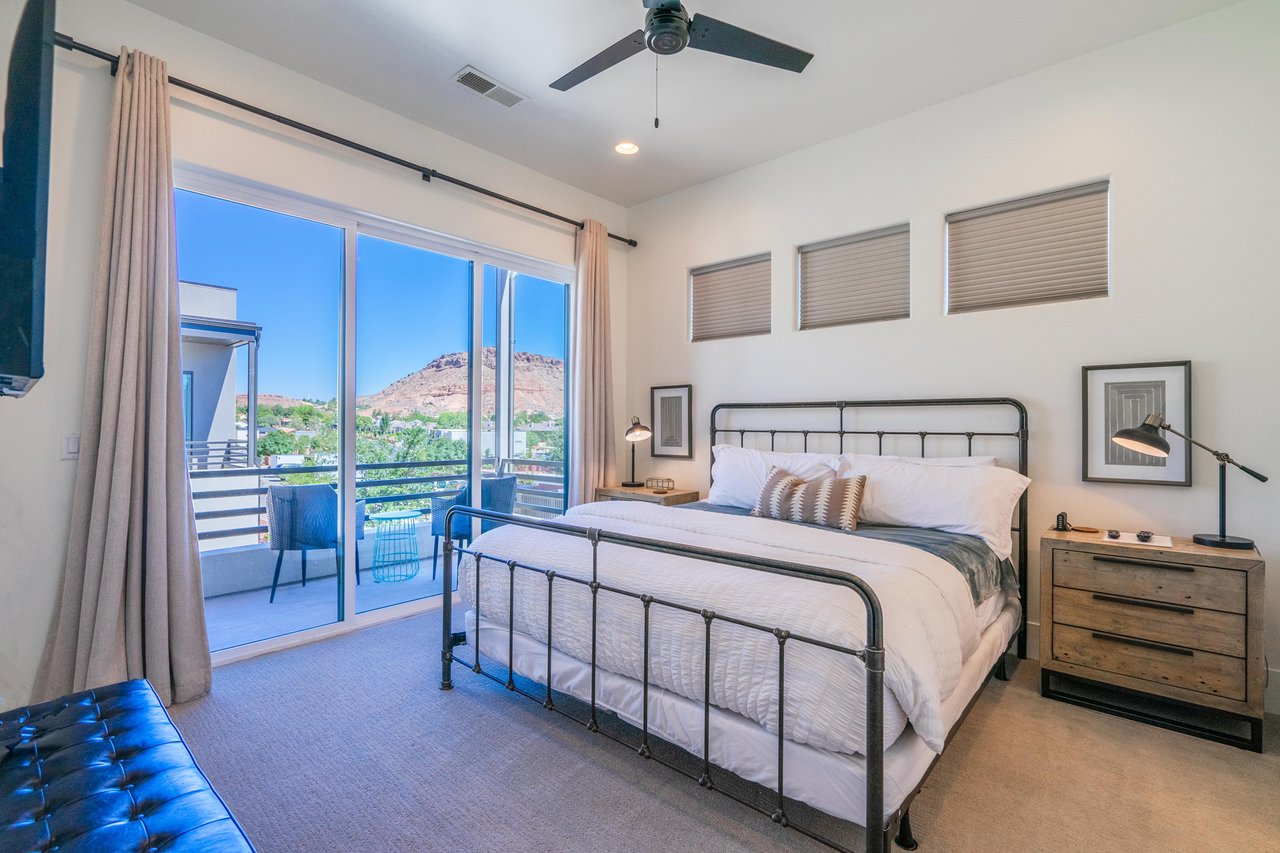 COUNTRY CLUB GOLF COURSE RETREAT