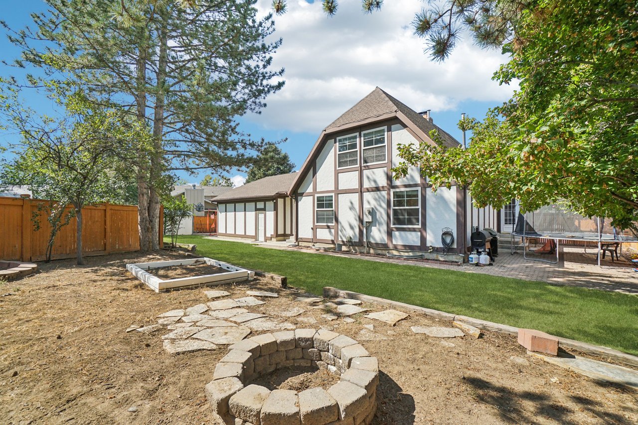11343 S Clifford Cir