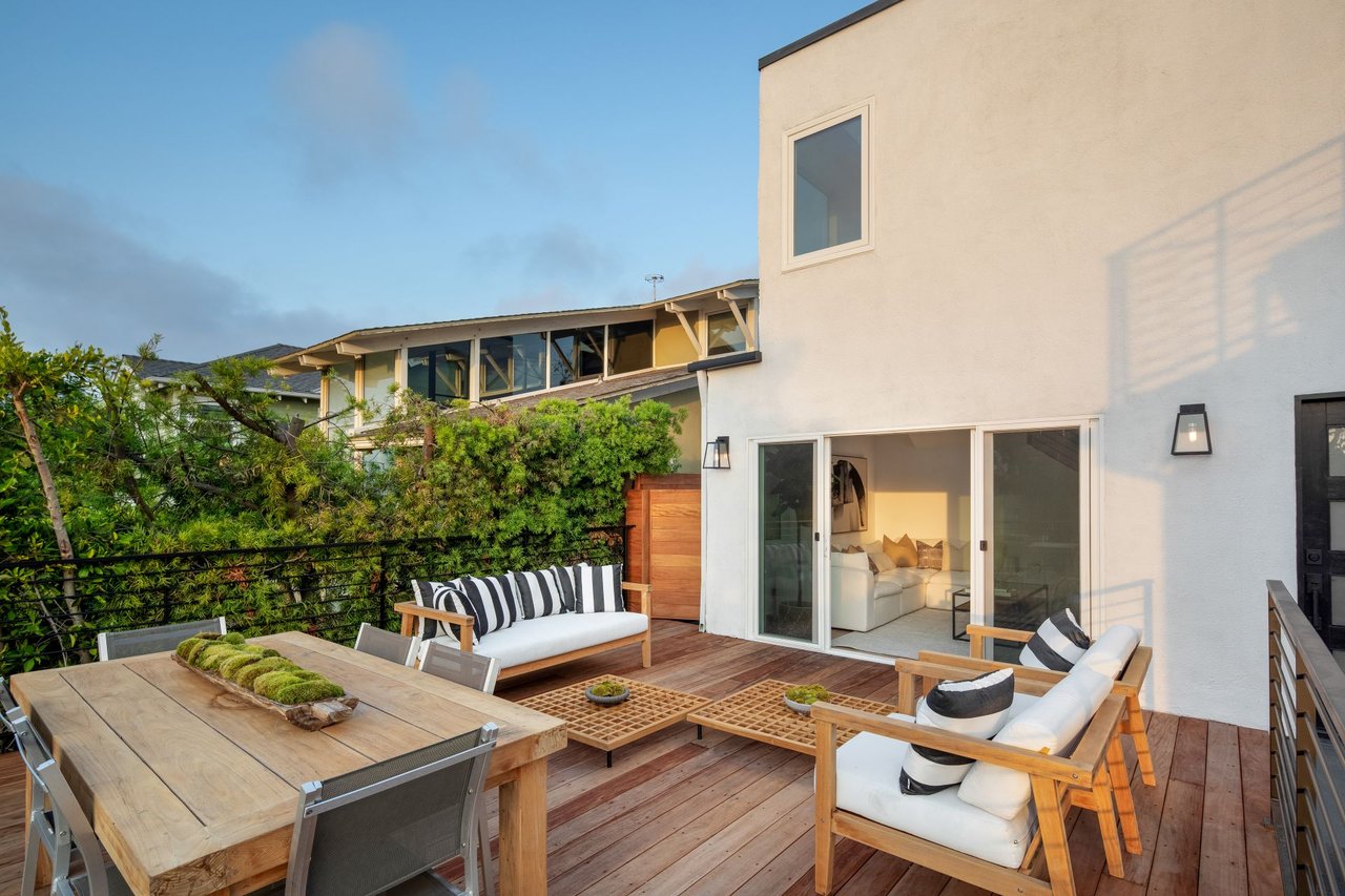 574 Mount Holyoke Ave