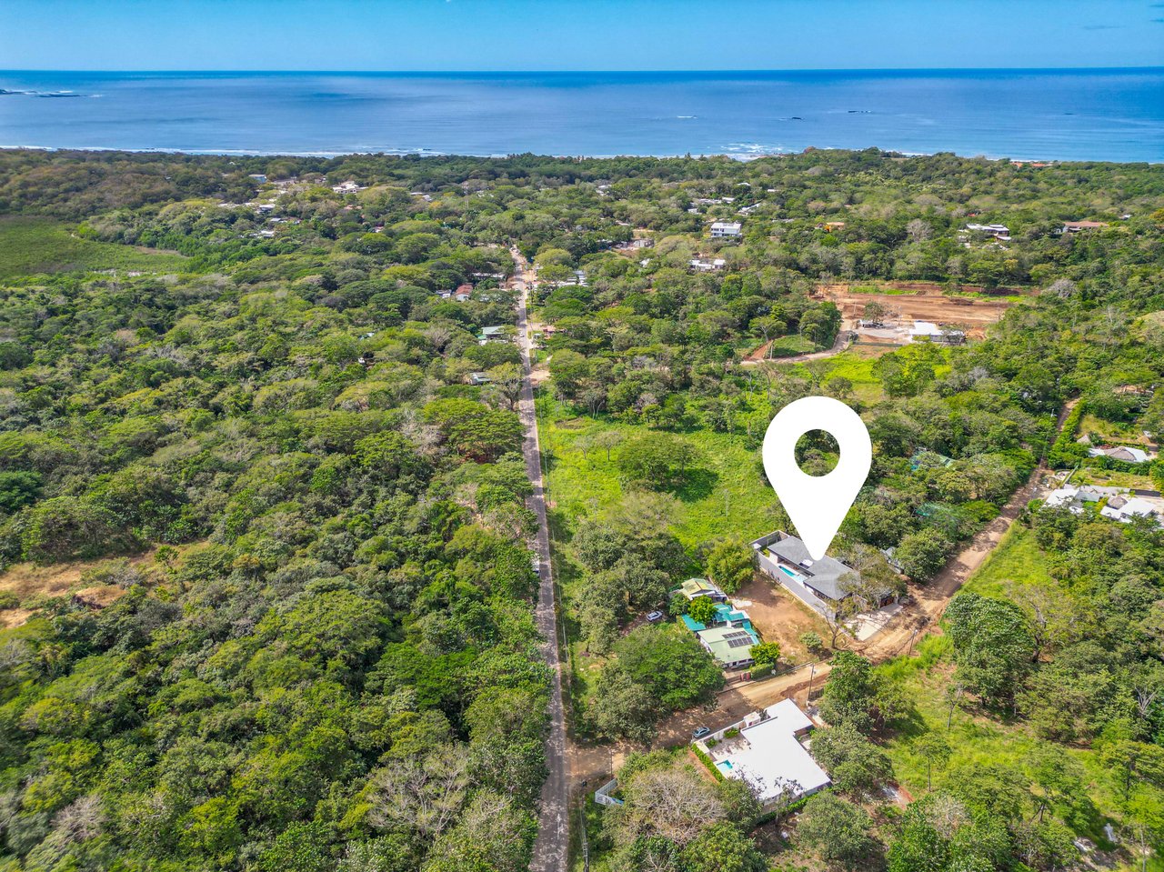 Casa Uchuva | Architectural Harmony of Wood, Stone, and Light