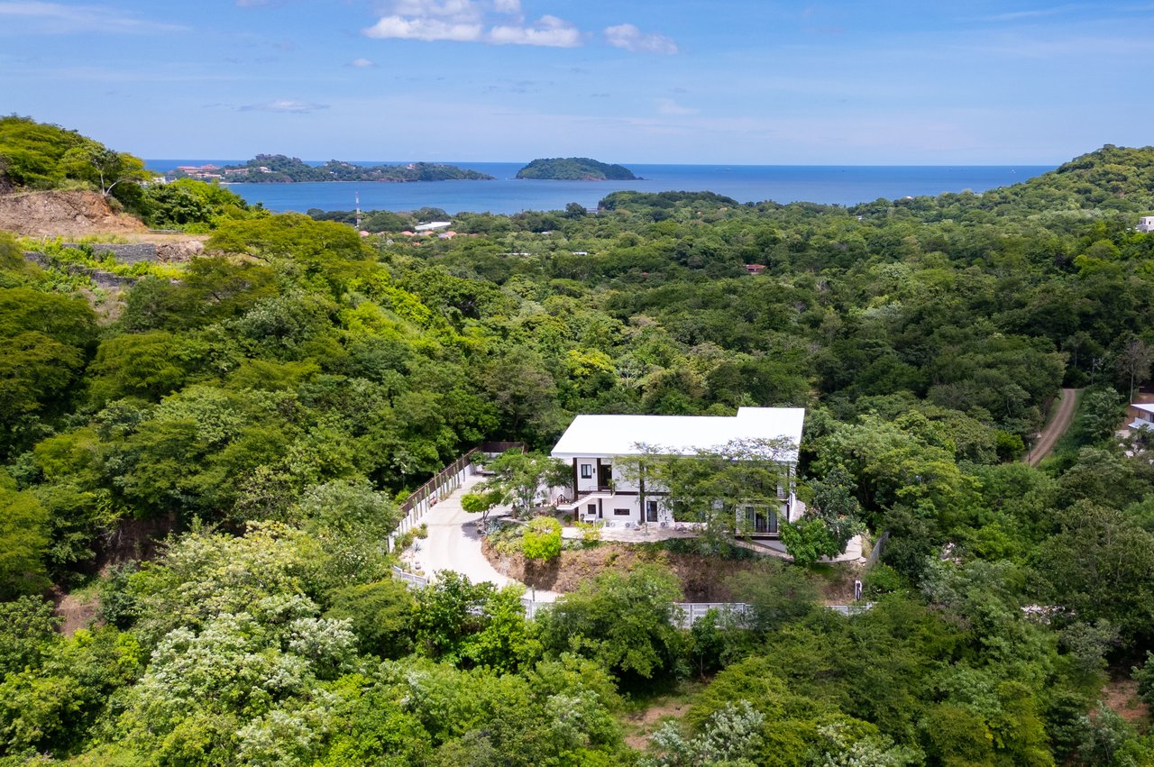 Casa Dos Lunas | Private Estate with Panoramic Ocean Views