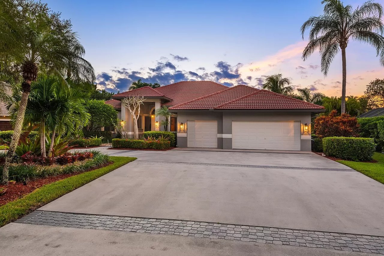 1295 Manor Ct