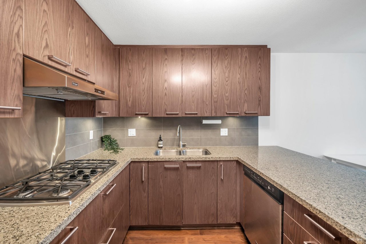 318-3228 Tupper St