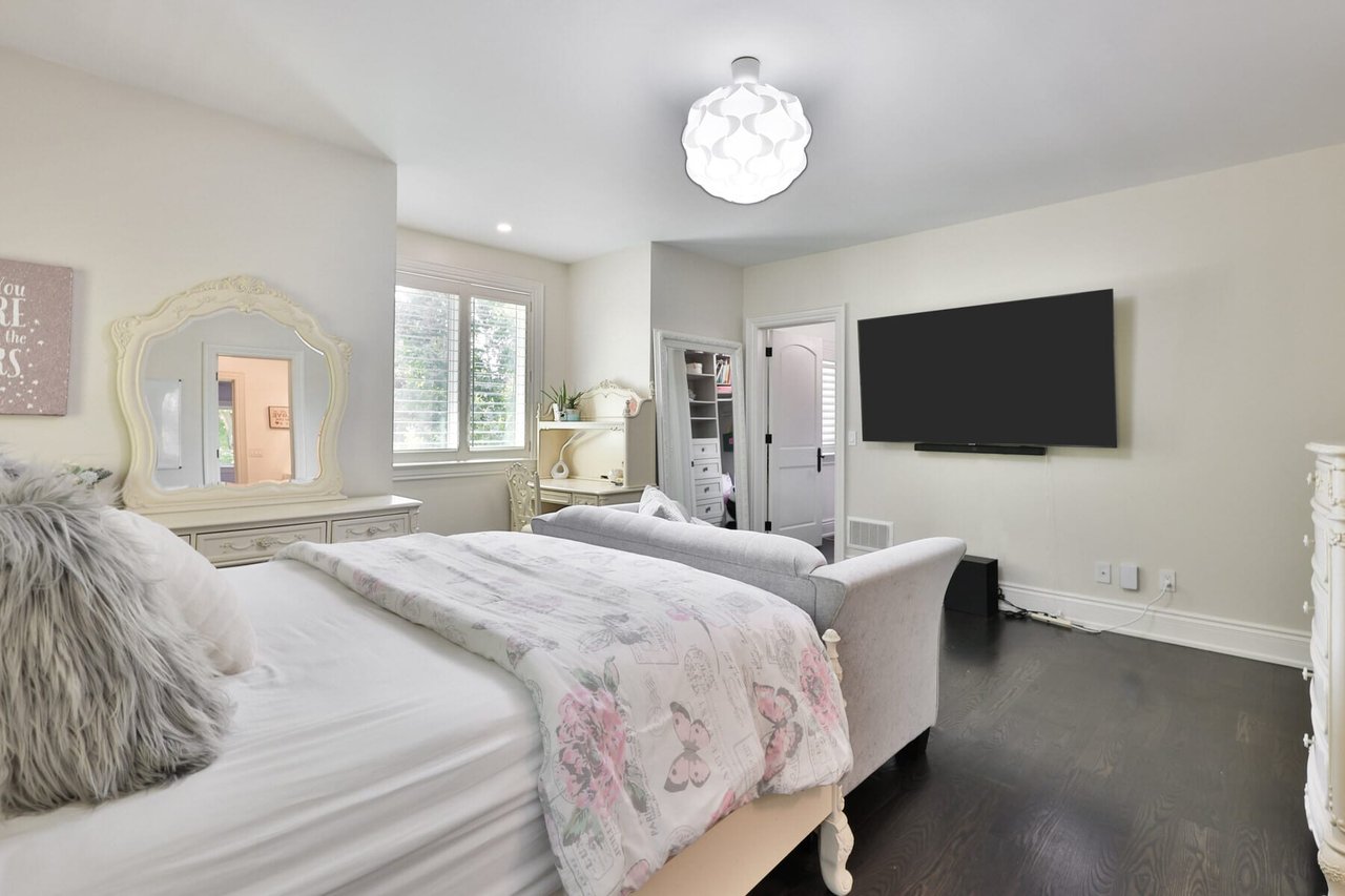 2015 Elmhurst Avenue, Oakville
