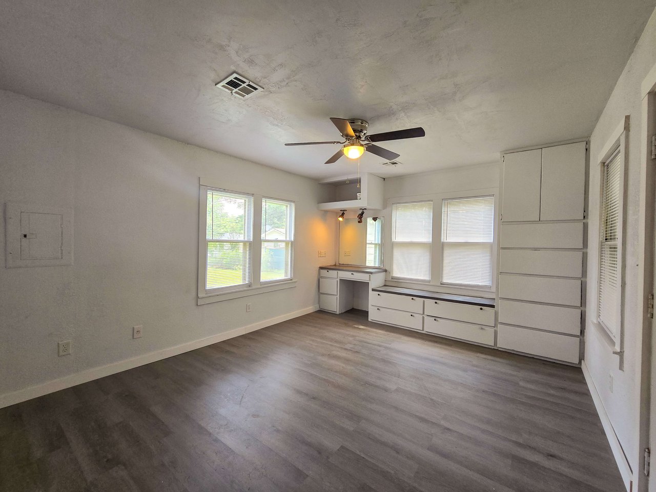 209 E Main St