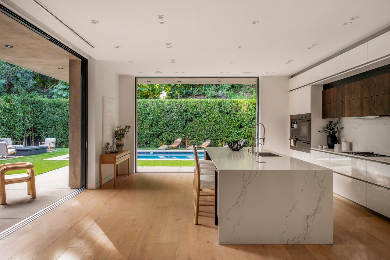 1845 Coldwater Canyon Dr