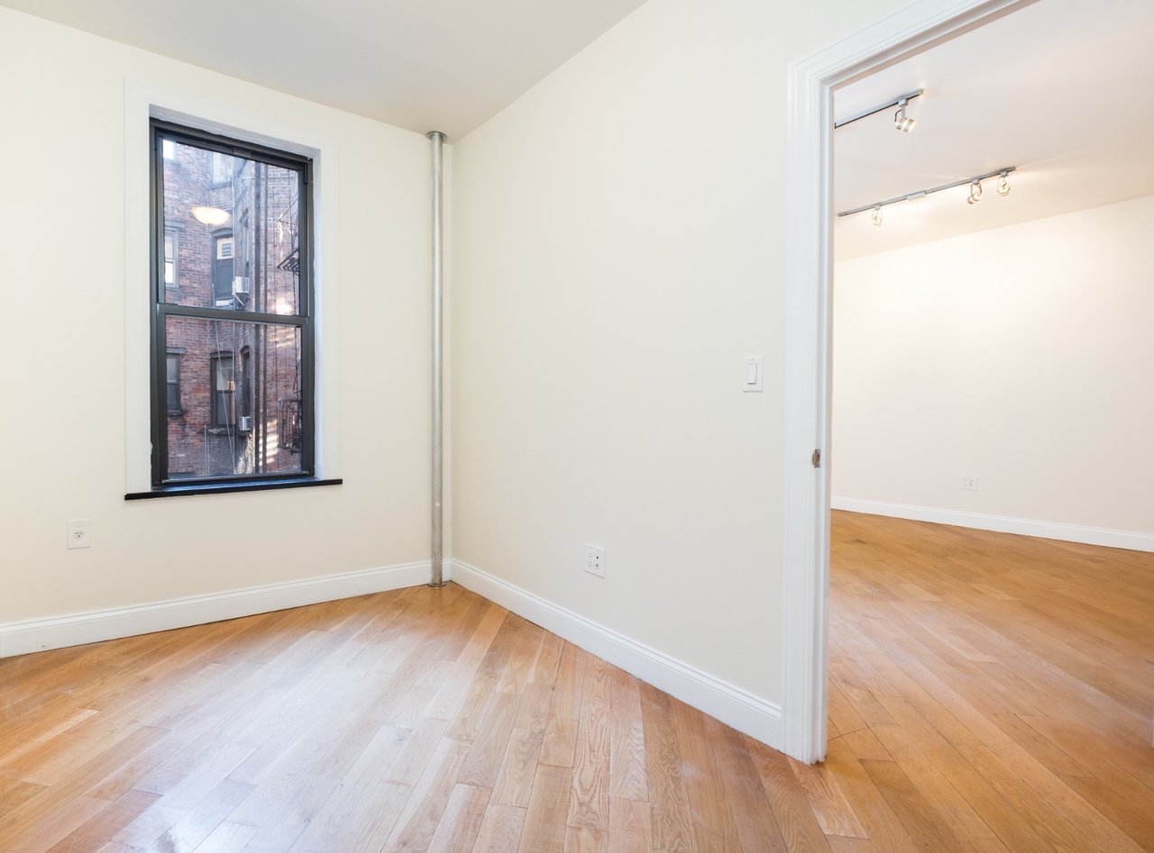 339 East 12th Street Unit: 18