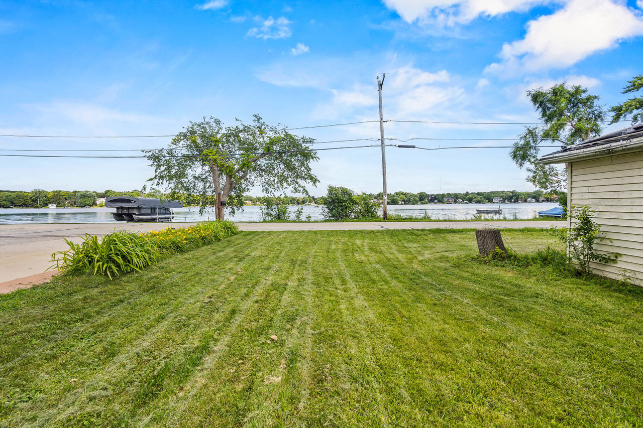 7110 N Tichigan Rd Waterford