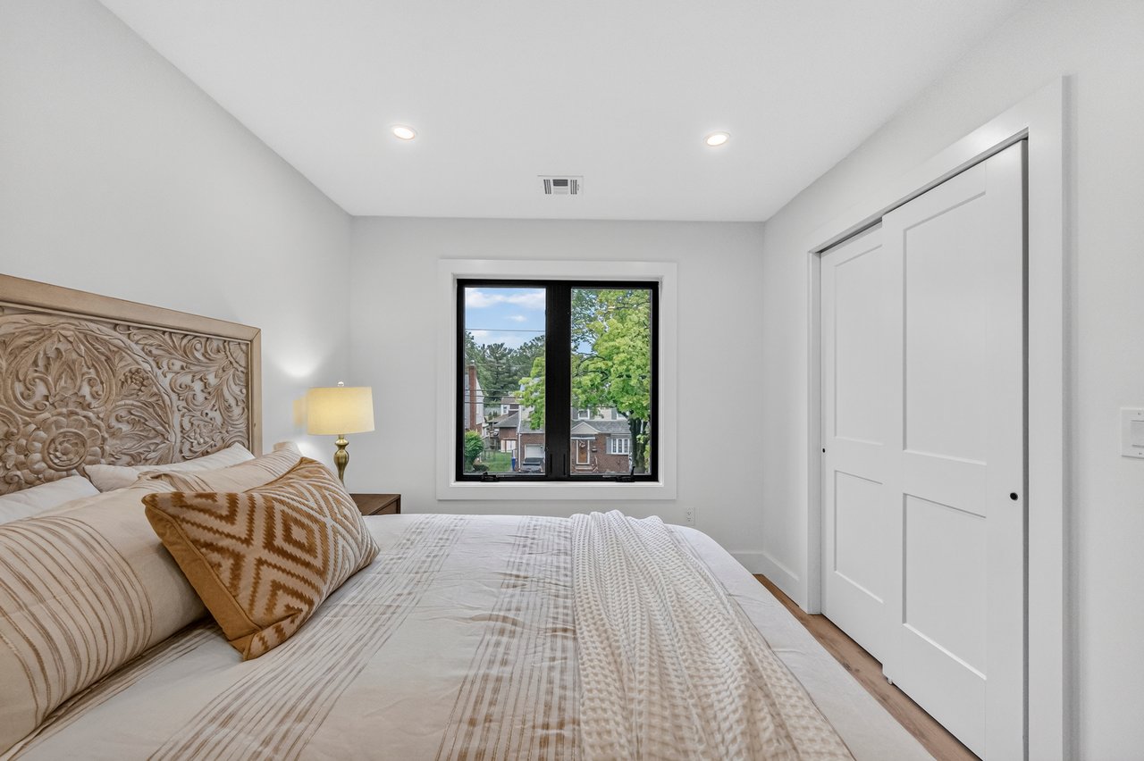 887 Linden Ave, Ridgefield, NJ 07657