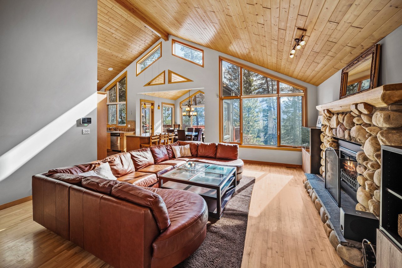 369 Eagle Heights