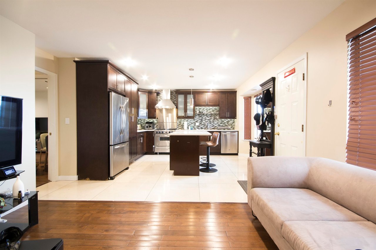 64 W 39th Ave