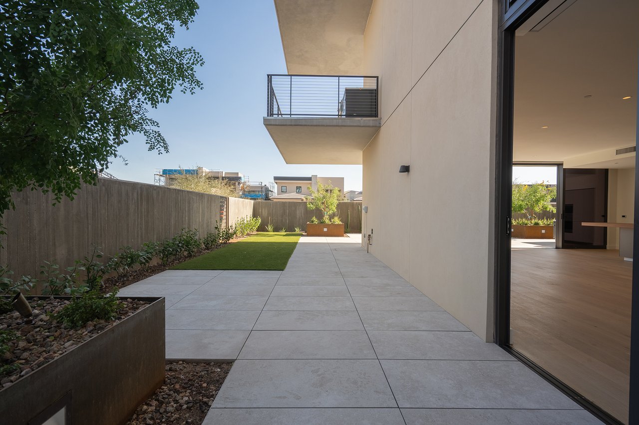 5000 N CAMELBACK RIDGE Drive, 108