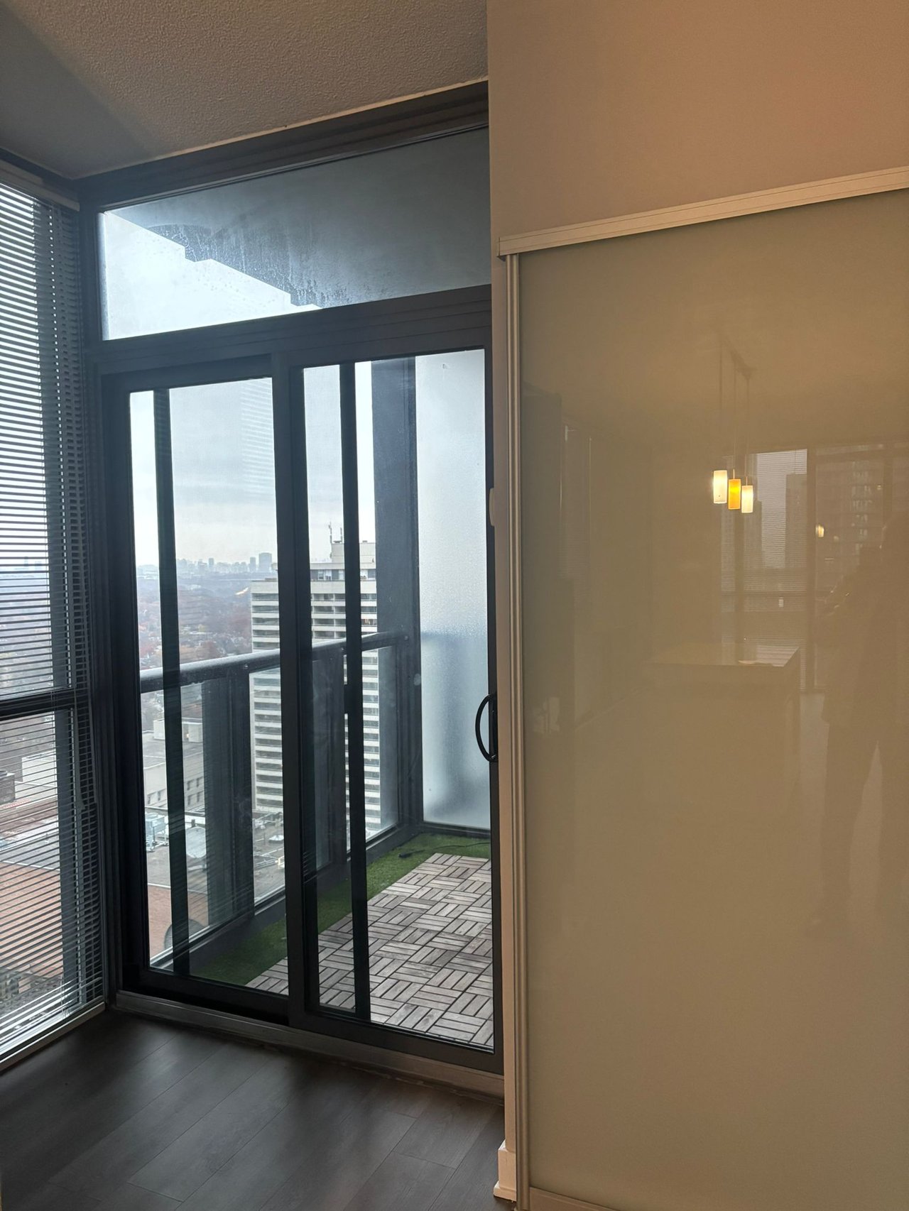 110 Charles St E #2807