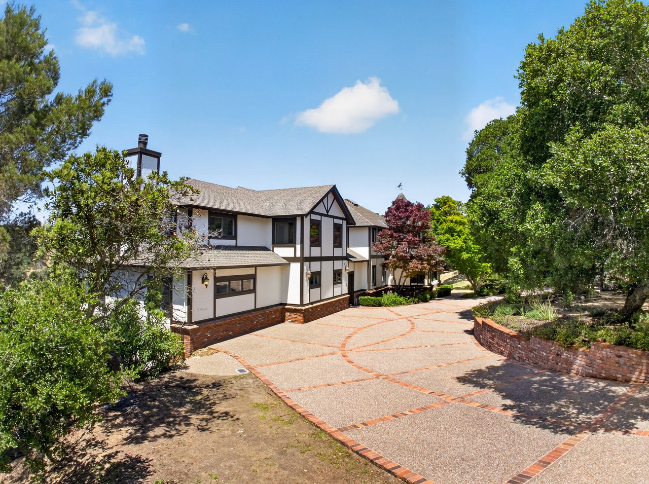 Expansive & Private Novato Estate