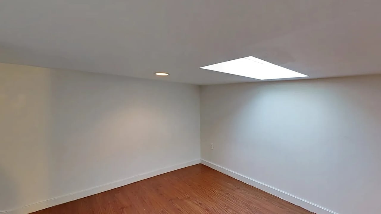 886 Franklin Ave 2R