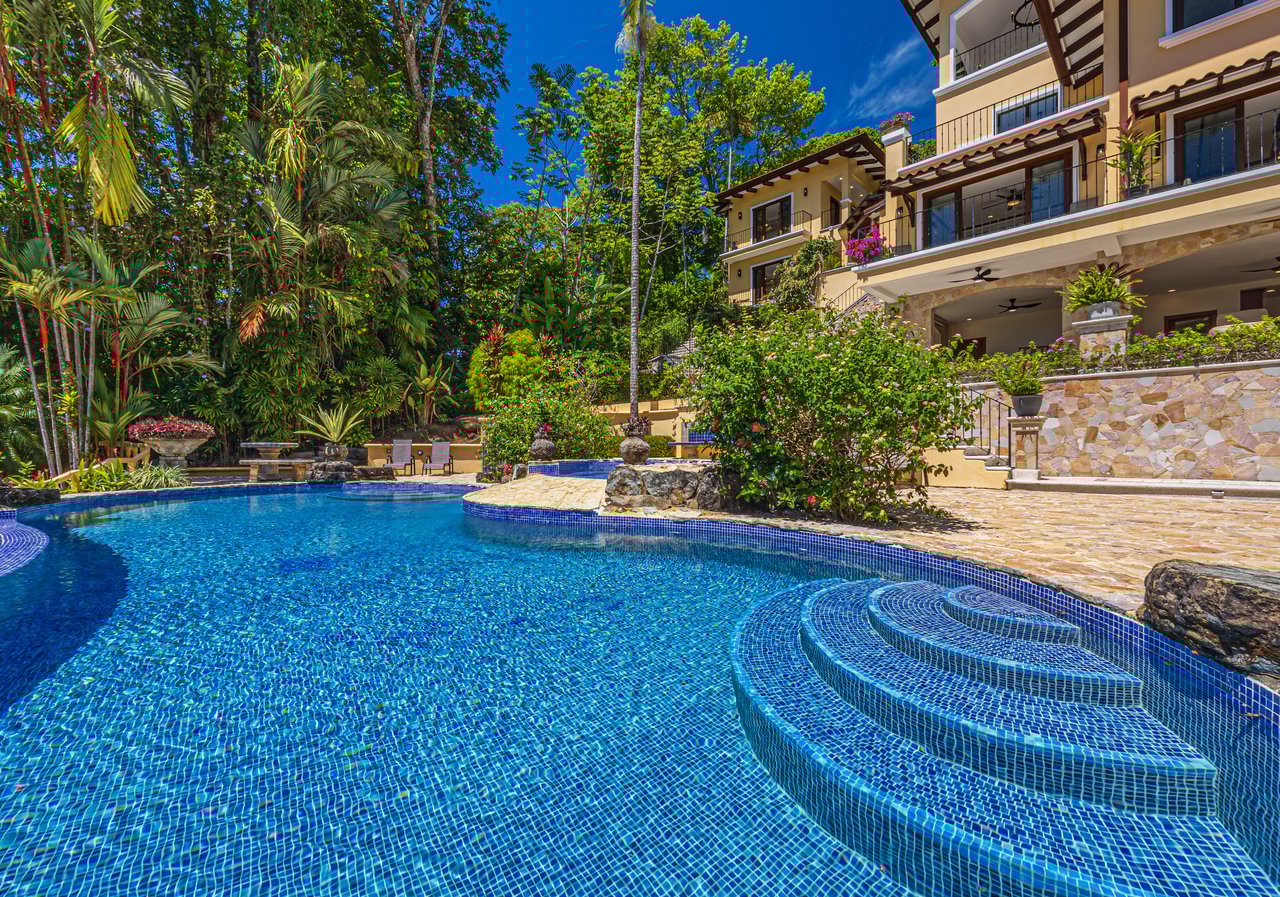 Nido Escondido, Playa Dominical