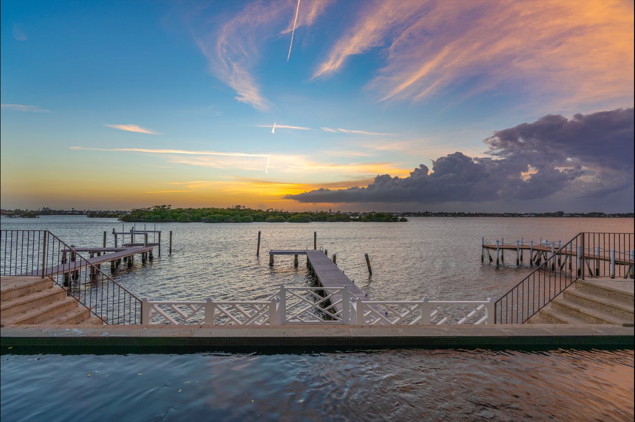 Buying a Home With a Boat Dock in Palm Beach