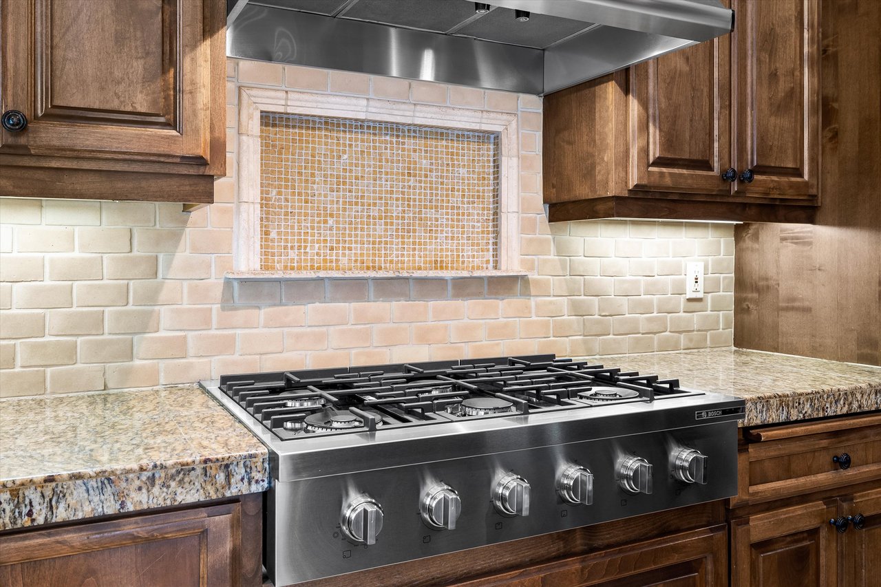 2589 NW Champion Circle