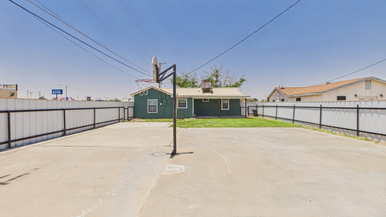 1006 N Texas Ave