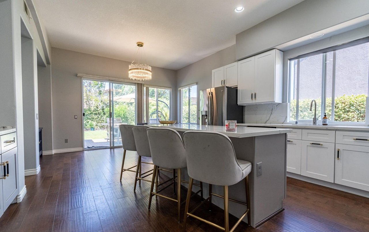 665 Camino De La Luz