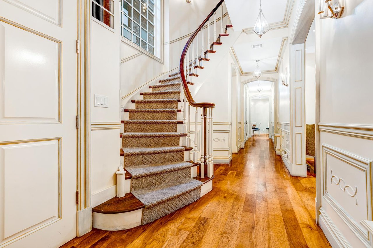 850 E 23rd Street private house