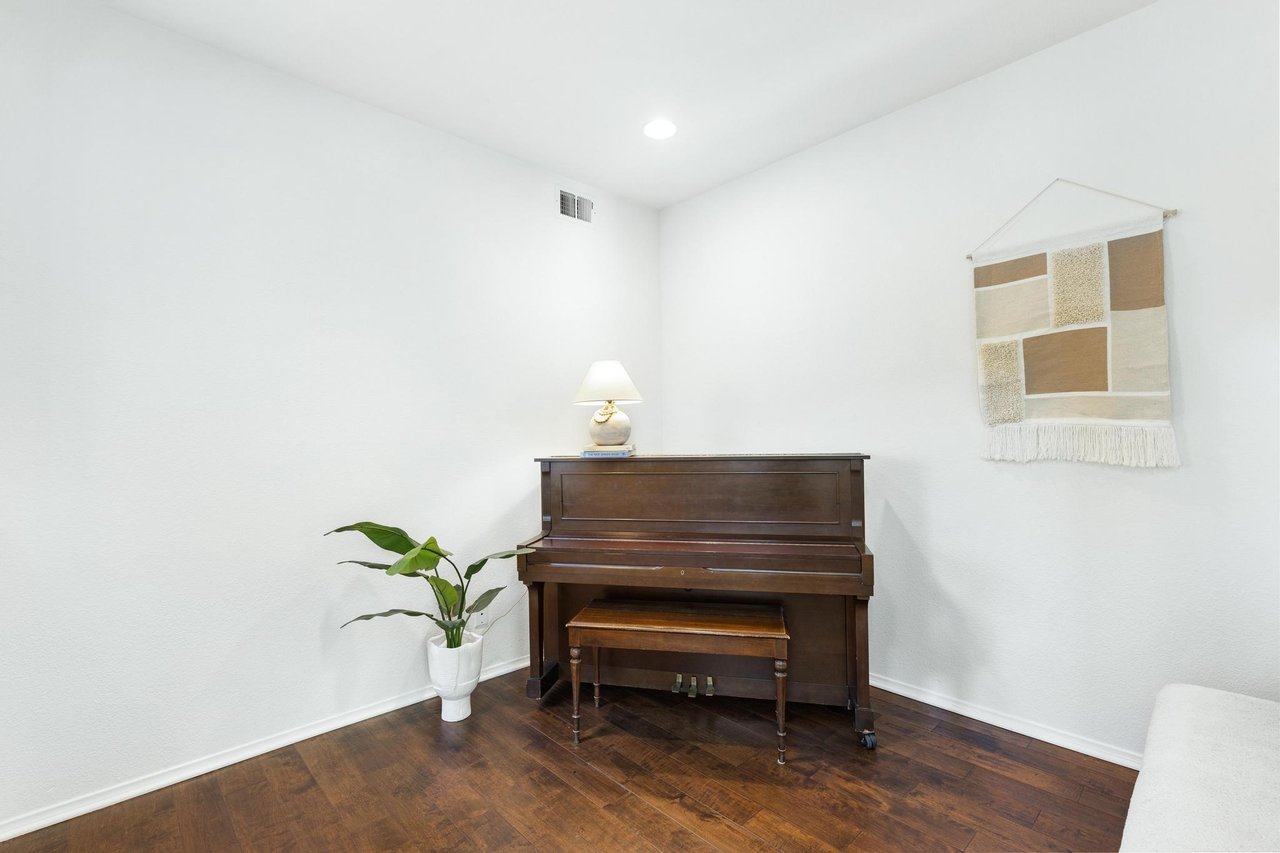3098 Espana Ln