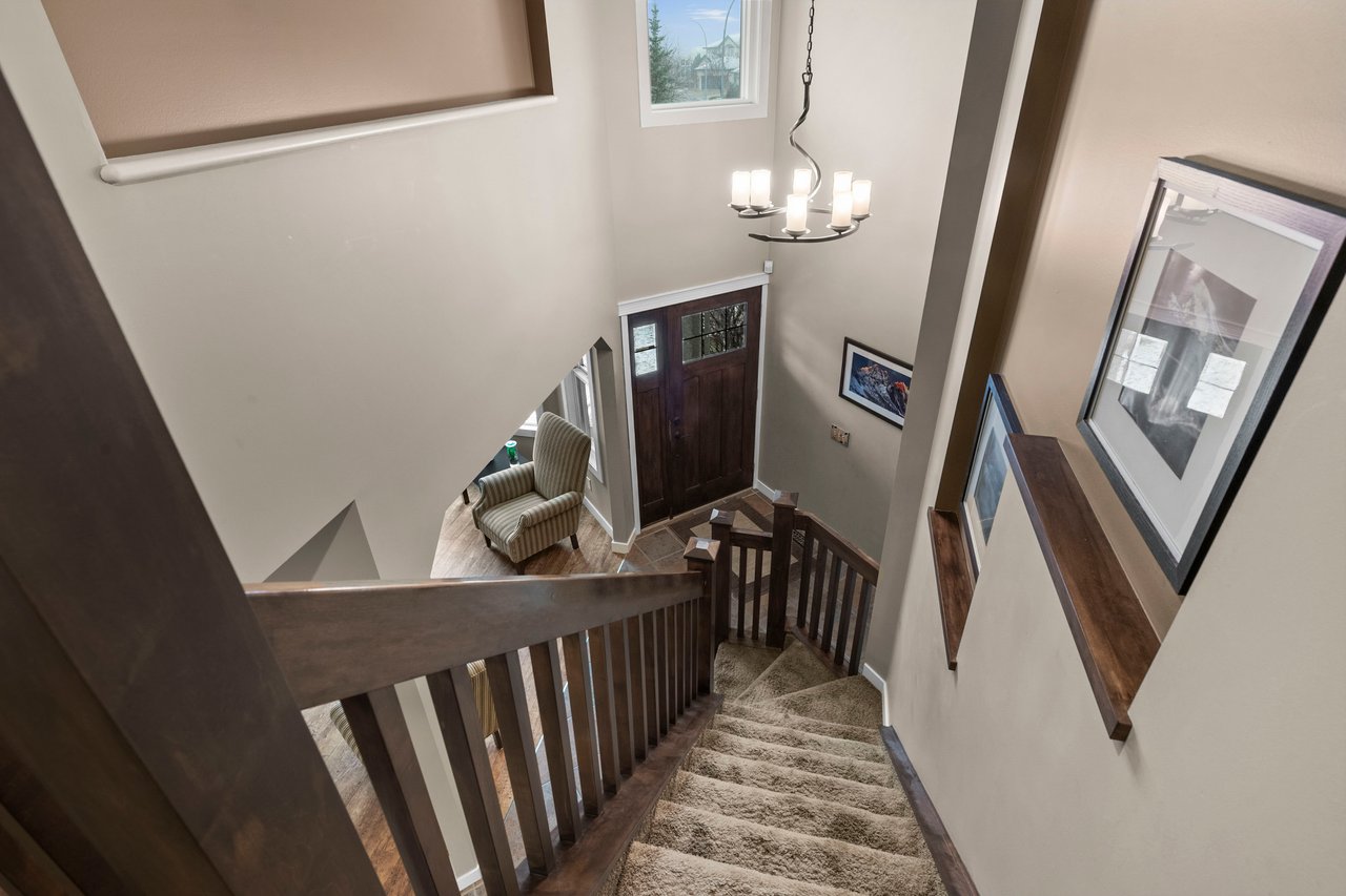 7 Valley Creek Bay NW