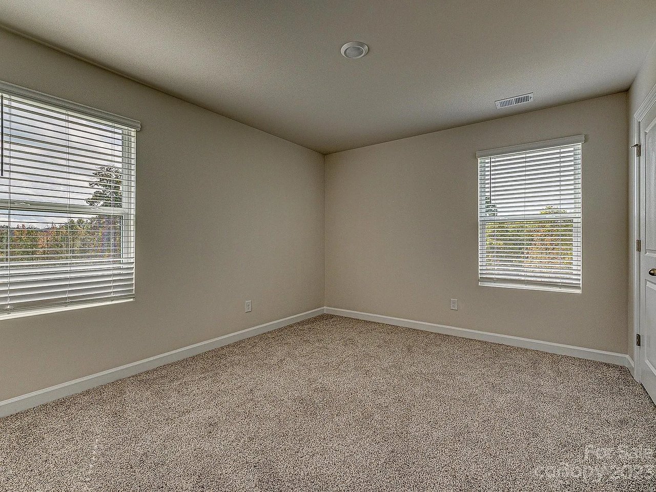 664 Citriadora St