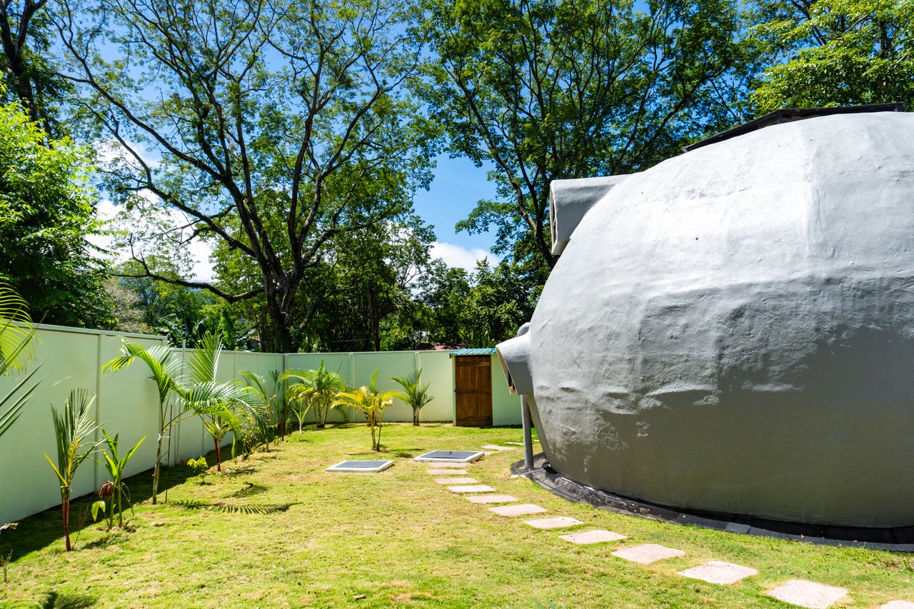 0.07 Acres – Unique 2 Bedroom Dome With Pool Walking Distance To The Beach!!!
