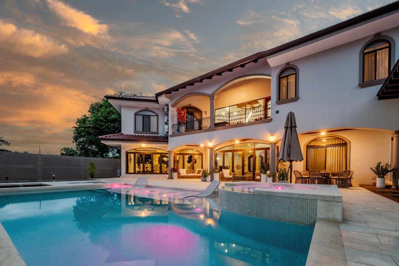 Luxury Home with Pool, Bar Area & Resort-Level Amenities | 5br, 4ba in Perez Zeledon 