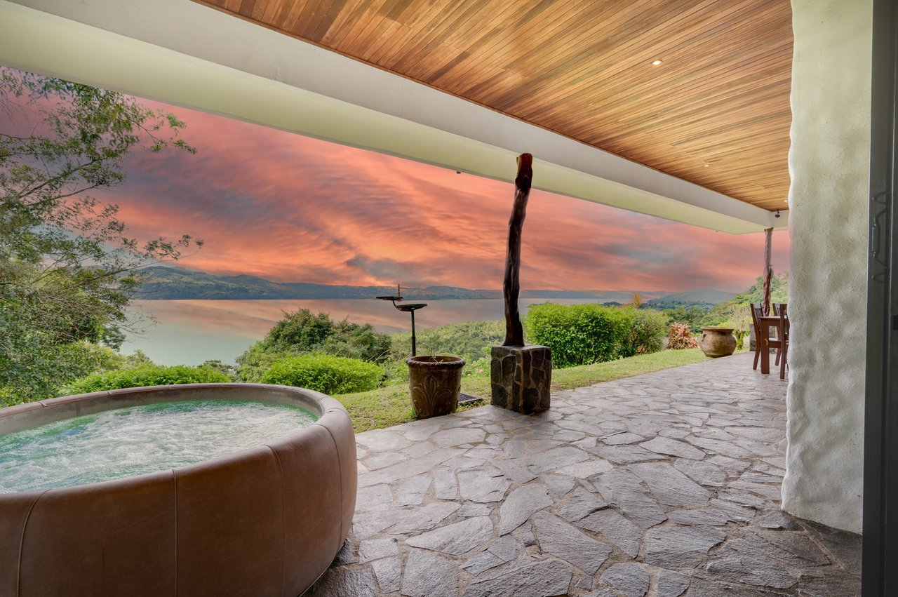 Casa Blanca | Multi-Villa Estate with Lake Views - Nuevo Arenal