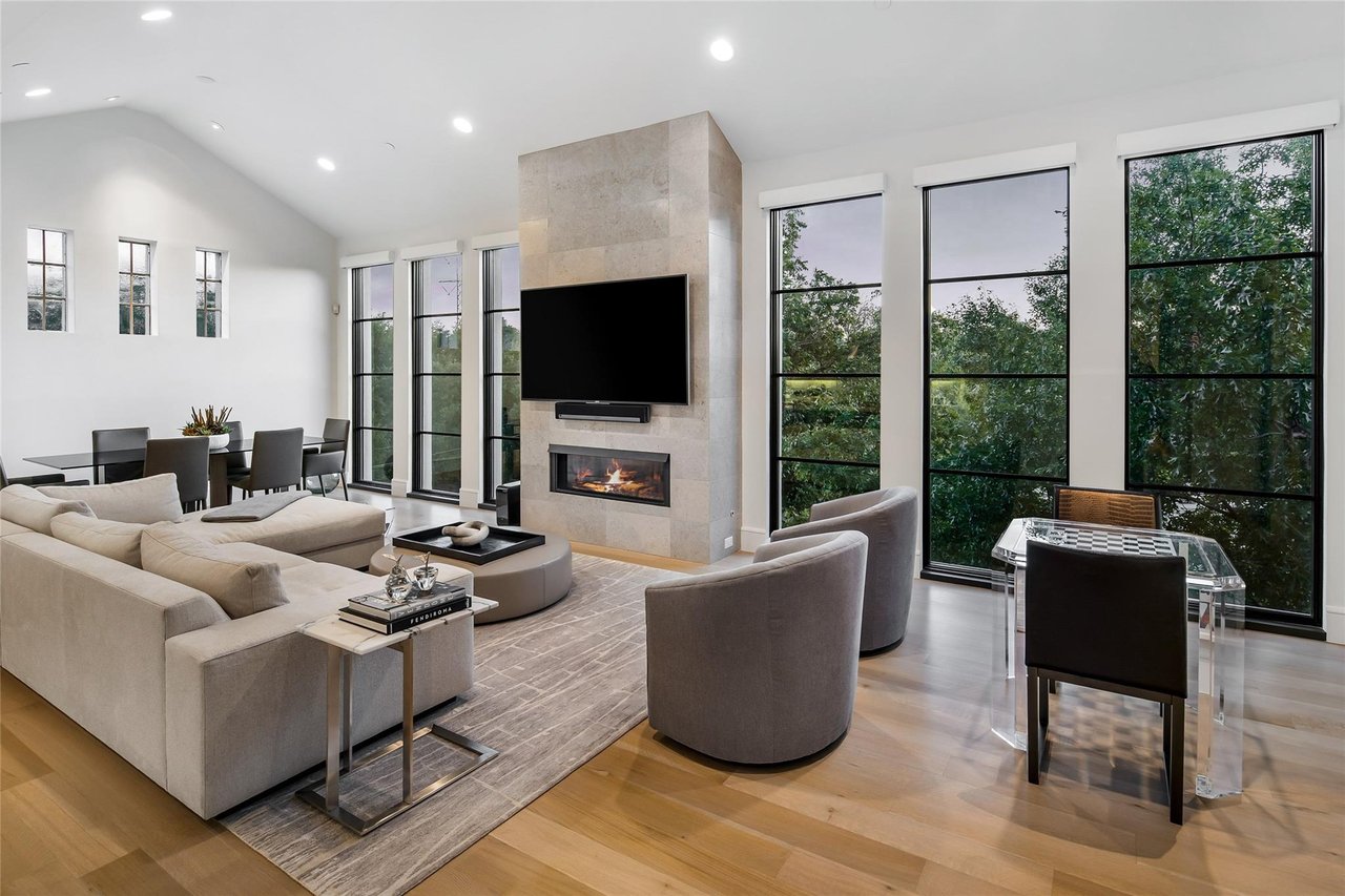 4502 Abbott Avenue, 317