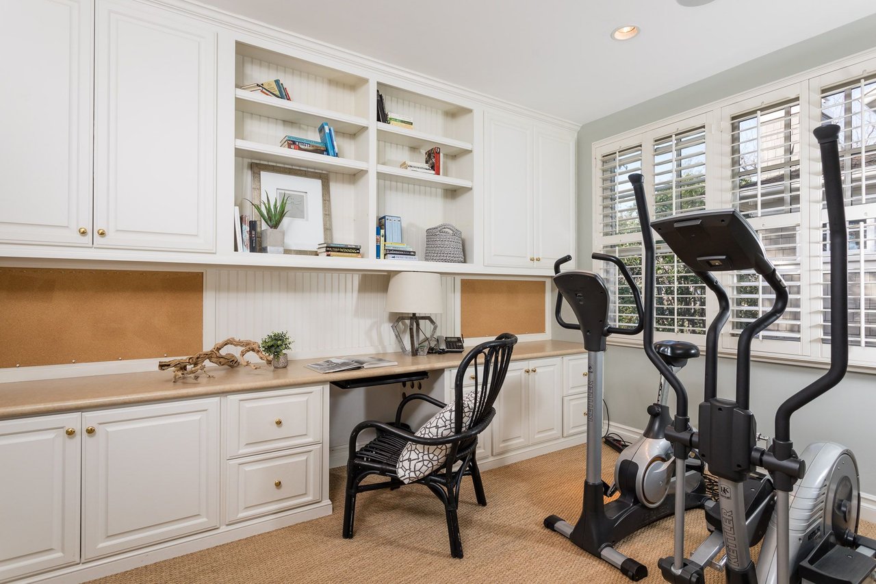 20 Turnberry Dr