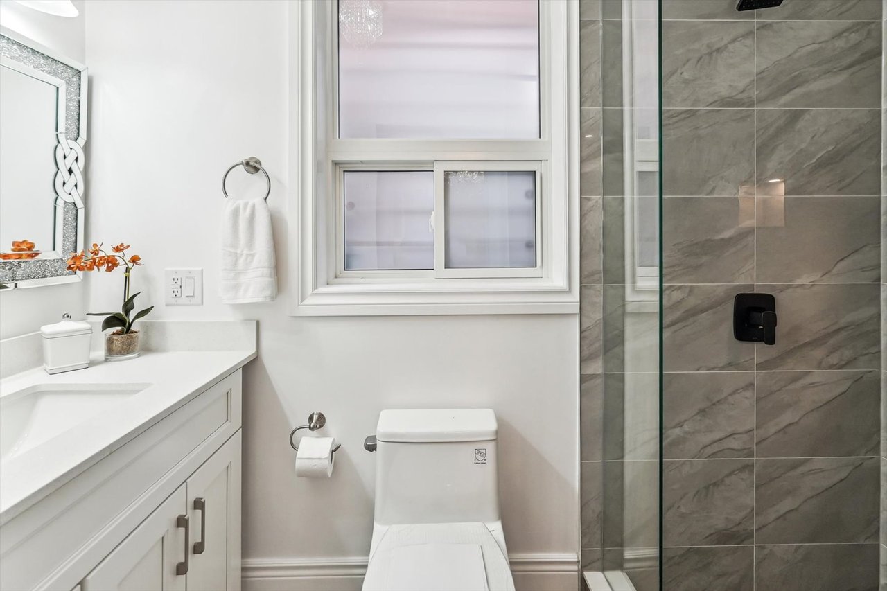 290 Bathurst St
