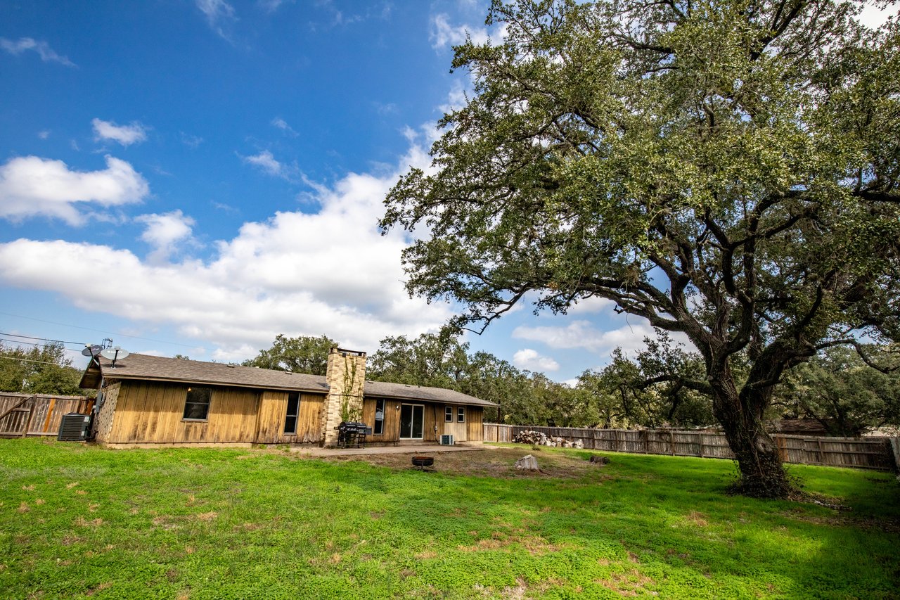 613 W Oak | 3 BR 2 BTH | Goliad, TX