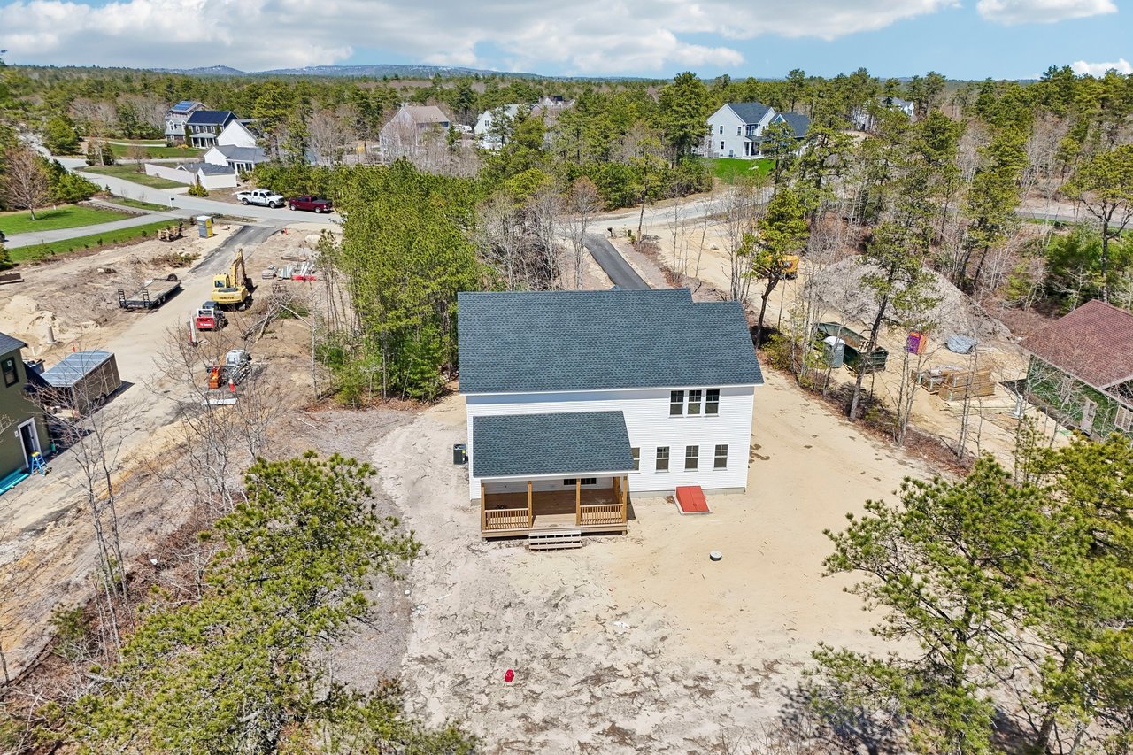 33 Seabiscuit Dr, Plymouth, MA 02360