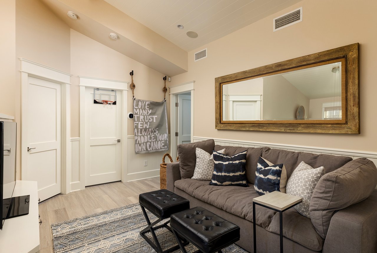 1880 N El Camino Real 23