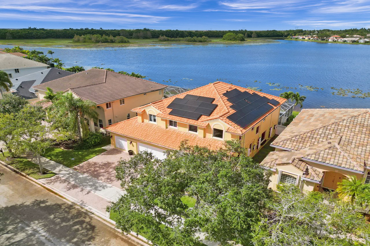 949 Crestview Cir