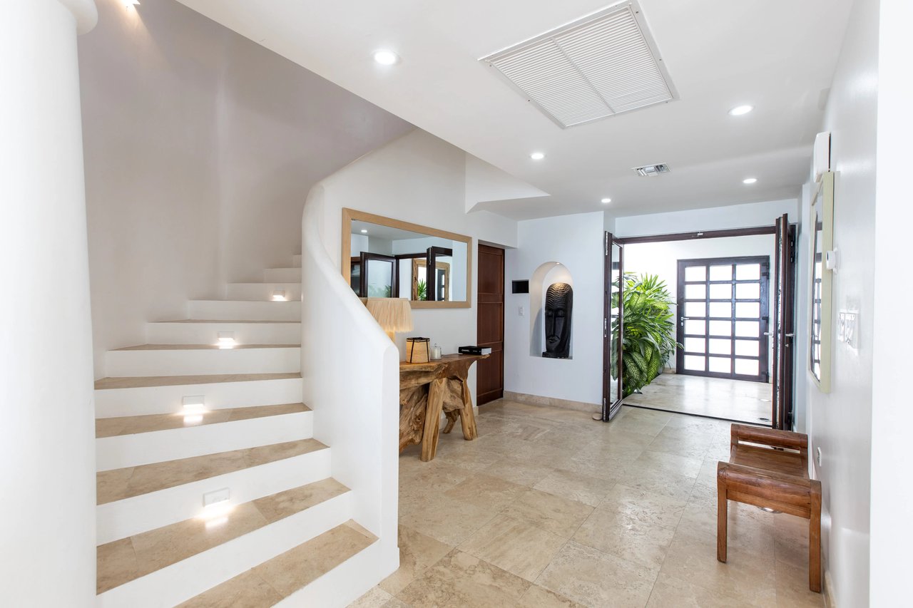 Exceptional Beachfront Villa – Cupecoy