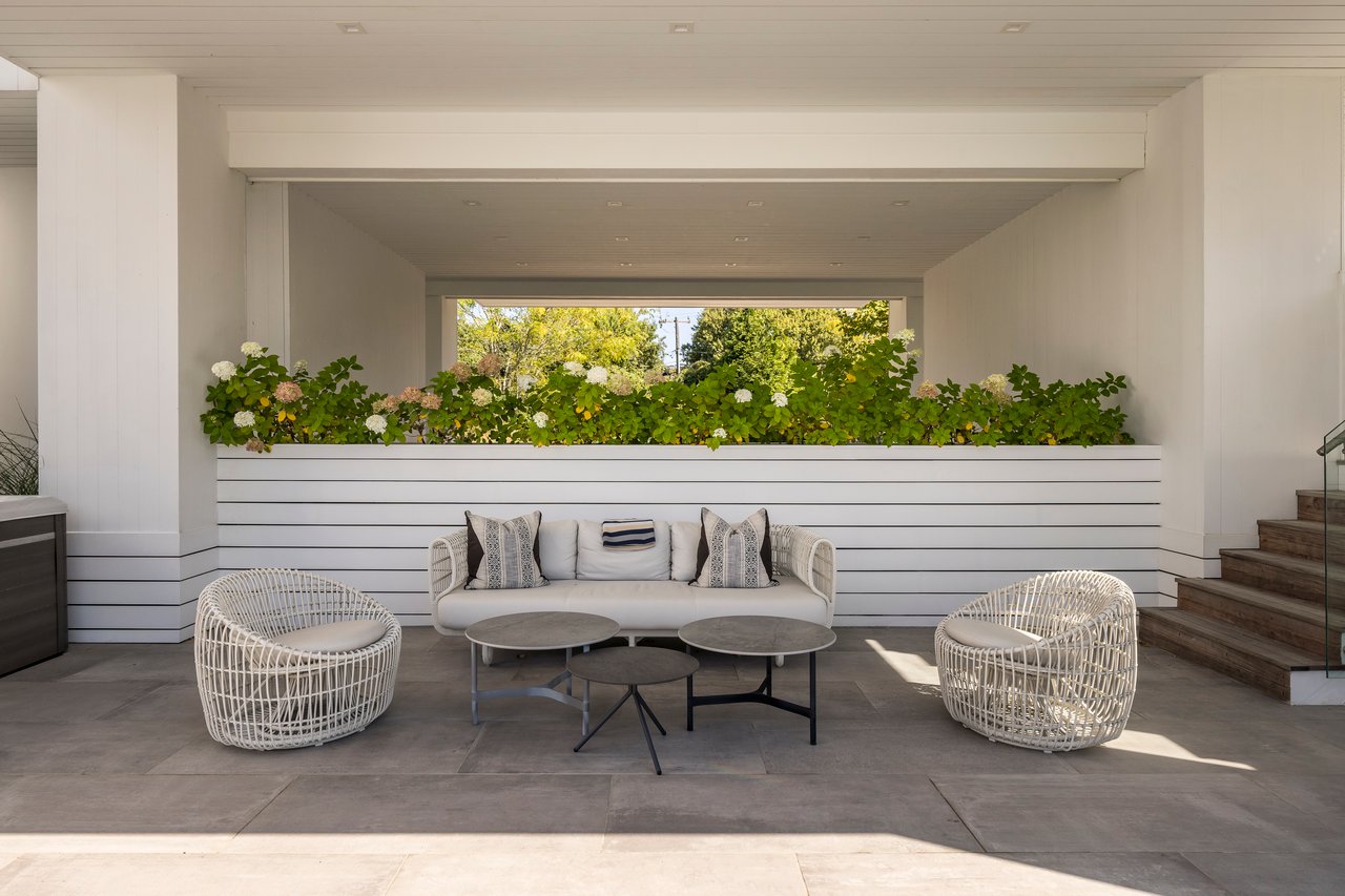 1076 Ocean Road, Bridgehampton
