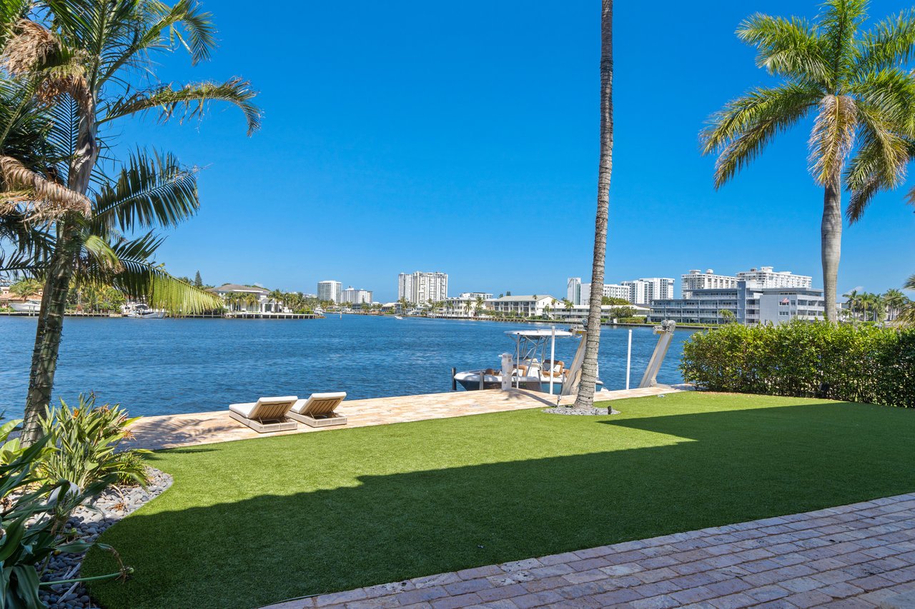 2593 SE 8th St, Pompano Beach, FL 33062