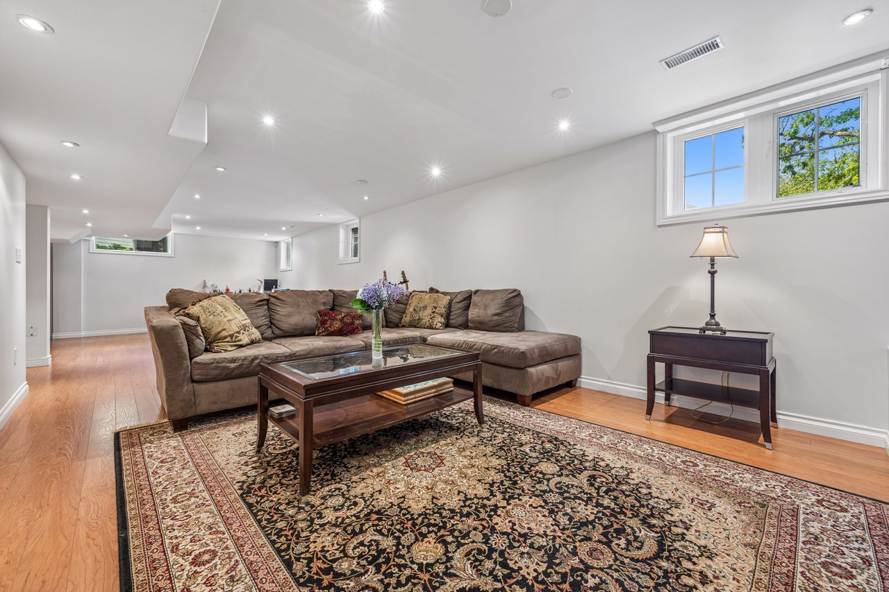 2283 Briargrove Circle, Oakville, ON